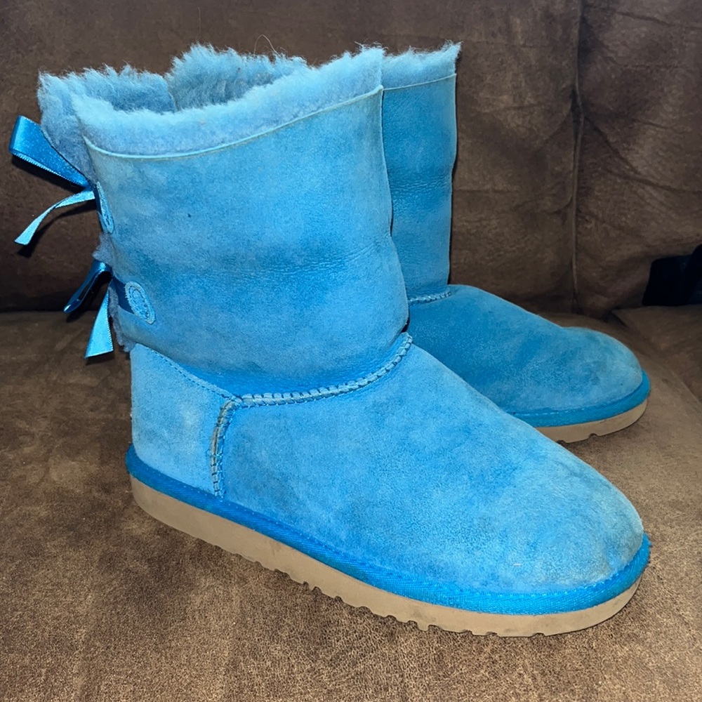 UGG Bailey Bow 2 Girls Boots size 4